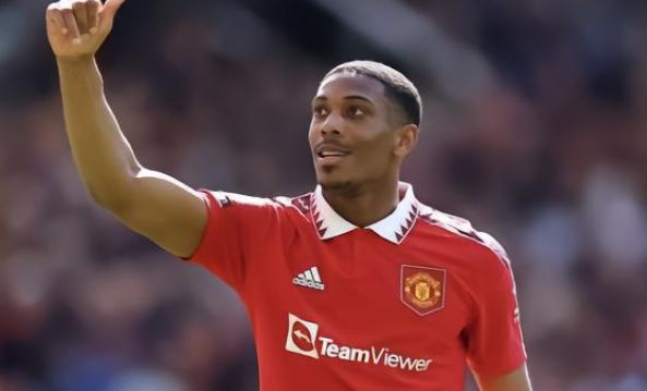 推出具有中 推出具有中